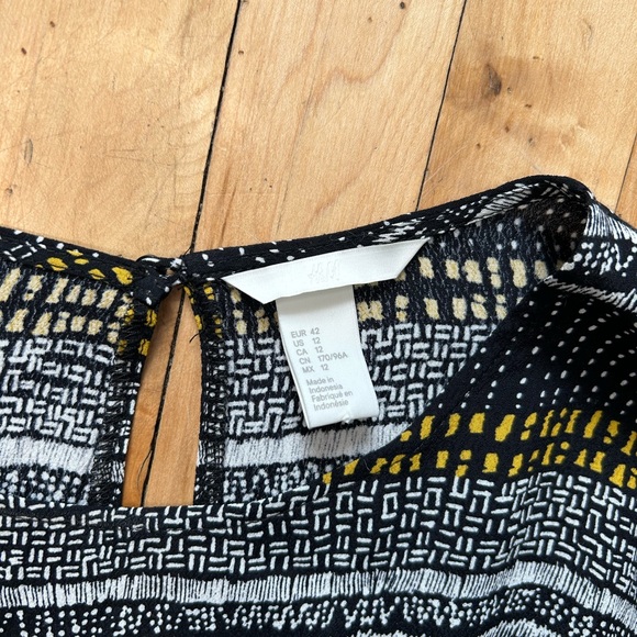 H&M Printed Chiffon Top - Picture 3 of 4